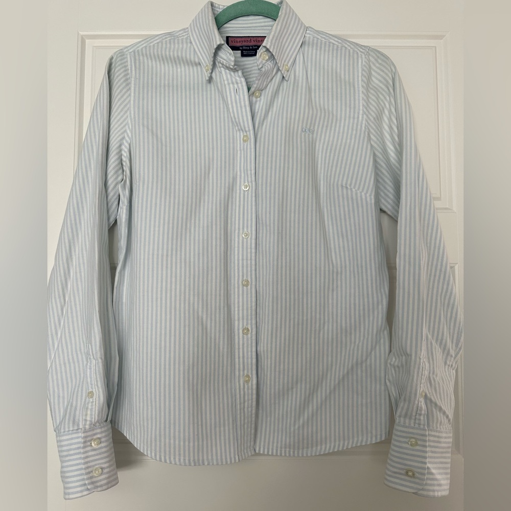 Vineyard Vines size 6 women’s button down